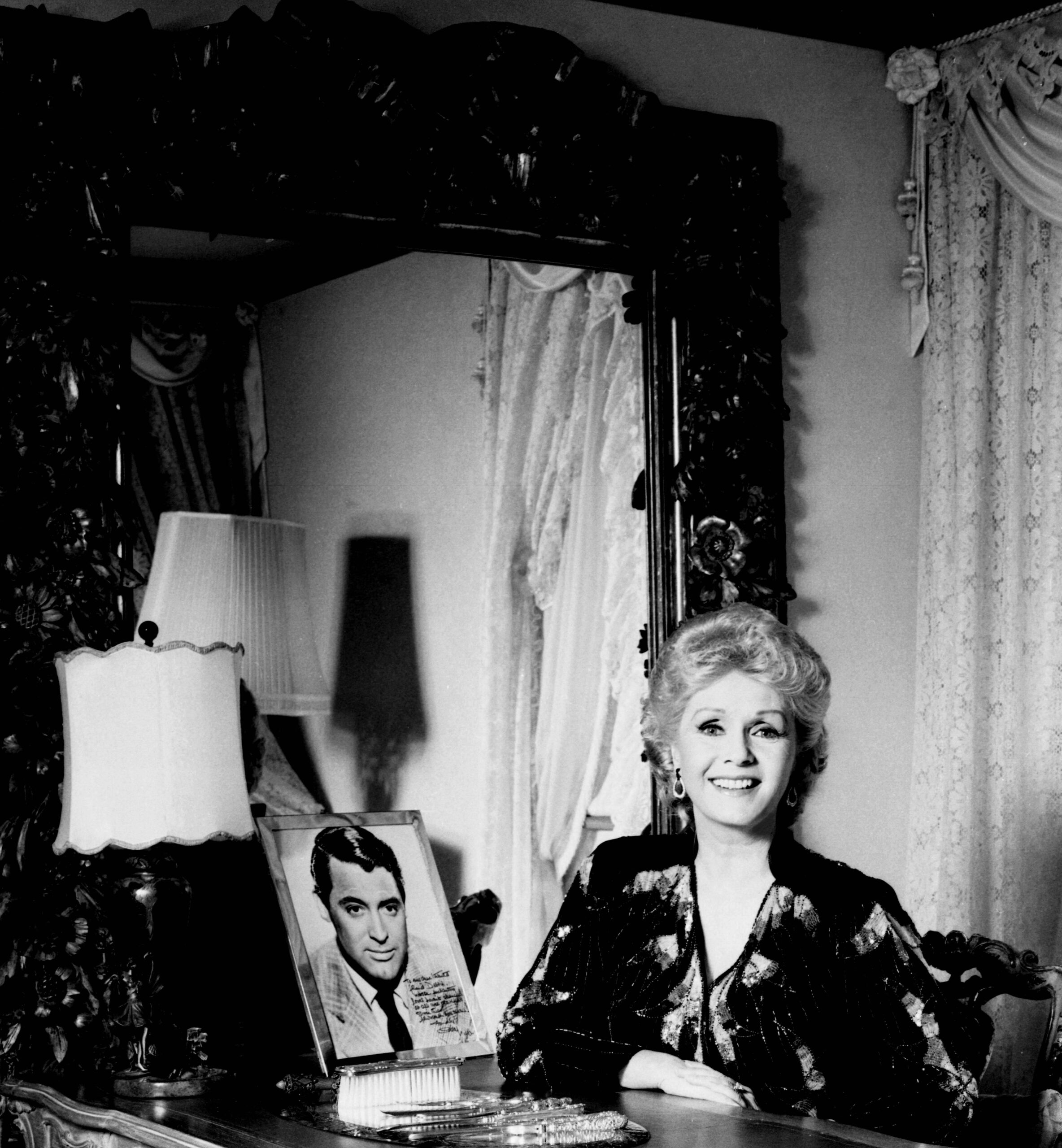 Debbie Reynolds close-up